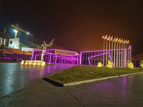 城市亮化是现代城市建设的重要组成部分，它不仅可以美化城市的夜景，还能提升城市的整体形象。随着科技的不断进步，城市亮化也得到了更多的关注和创新。本文将介绍一些关于城市亮化的创意和技术，帮助读者了解哈巴河城市亮化的重要性以及如何进行哈巴河城市亮化的规划和实施。