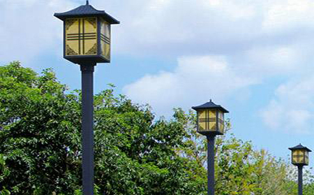 太阳能哈巴河庭院灯怎么选亮度与续航更耐用